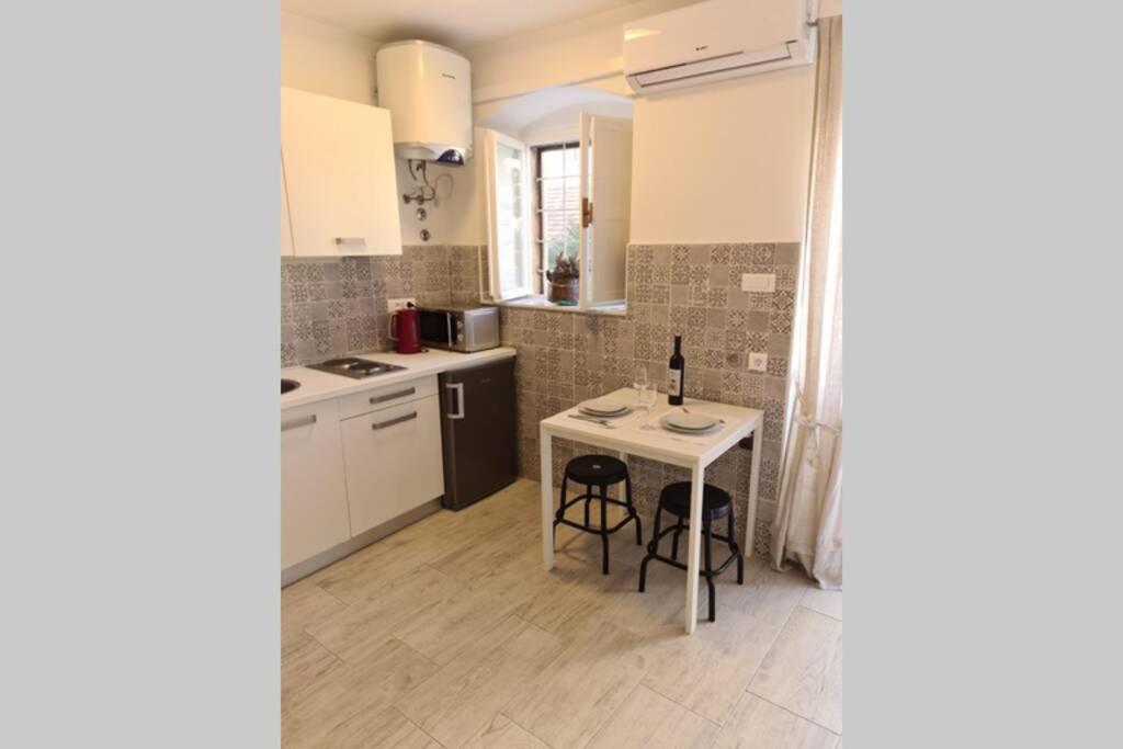 Studio Apartment Marella Vis Dış mekan fotoğraf